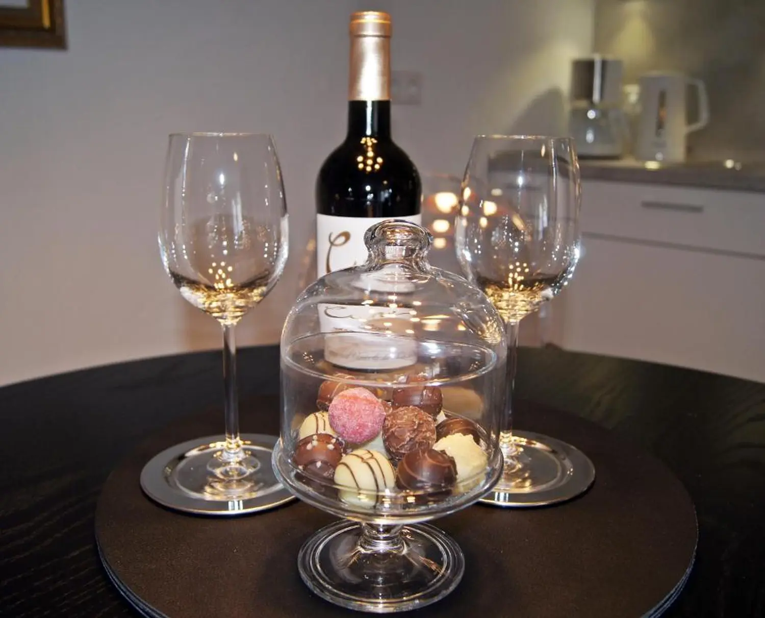 DE SUITE – Winterberg Deluxe, wijn- en snoepglas op tafel