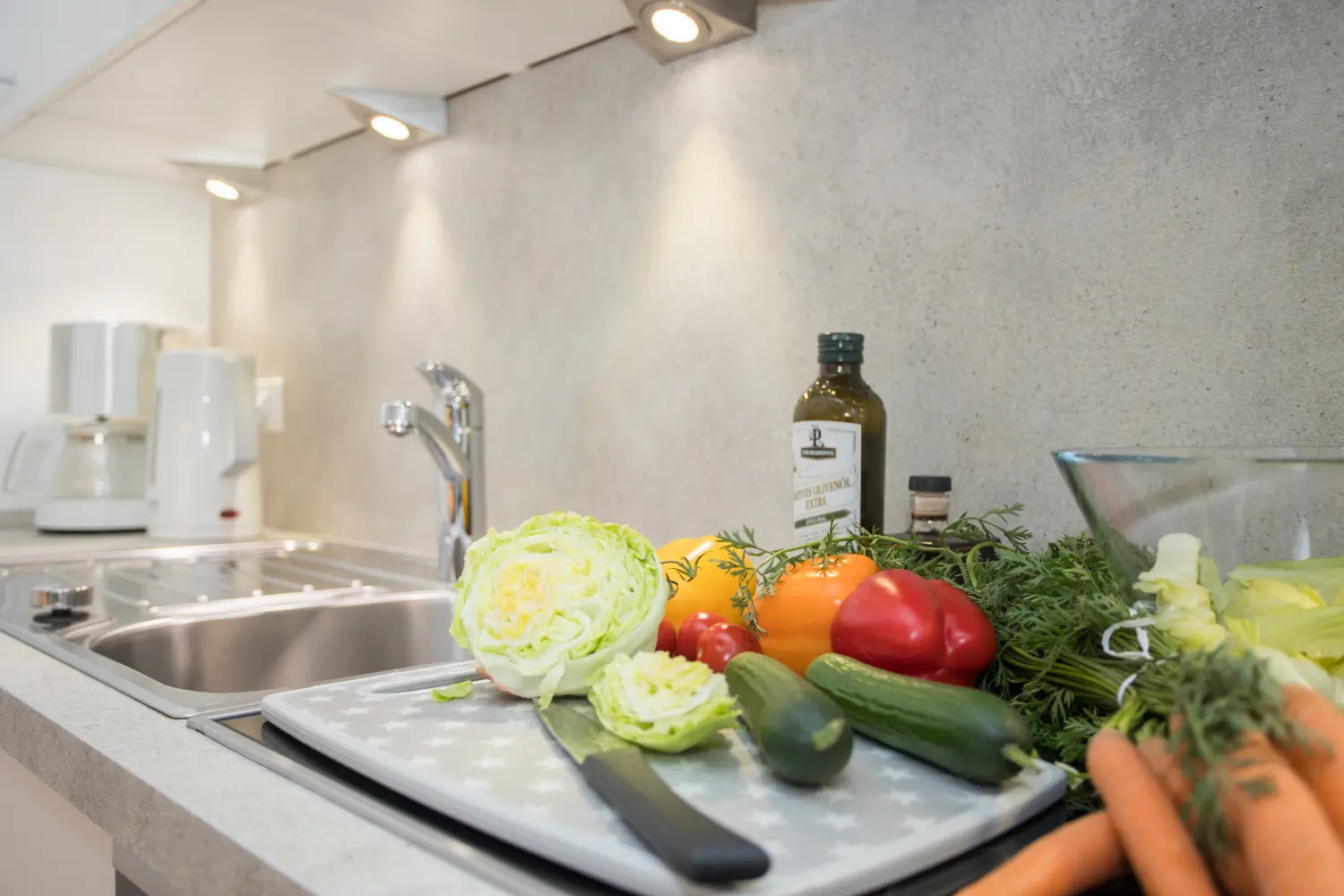 THE SUITE – Winterberg Deluxe, groenten op de snijplank in de keuken